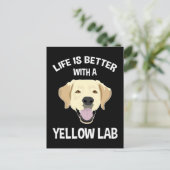 Das Leben ist besser mit einem Gelbe Labrador Postkarte (Stehend Vorderseite)