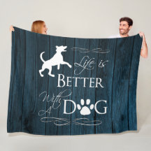 Das Leben ist besser mit einem Hund Fleece Blanket