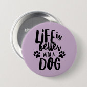 Das Leben ist besser mit einem Hund mit einem groß Button (Vorne & Hinten)