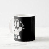Das Leben ist besser mit einem Hund Silber Texturi Kaffeetasse (Vorderseite Links)
