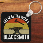 Das Leben ist besser mit einem Schmied Schlüsselanhänger (Rückseite)