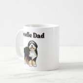 Das Leben ist besser mit einer Bernedoodle-Vater-T Kaffeetasse (Vorderseite Links)