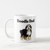 Das Leben ist besser mit einer Bernedoodle-Vater-T Kaffeetasse (Links)