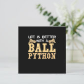 Das Leben ist besser mit einer Kugelpython Einladung (Stehend Vorderseite)