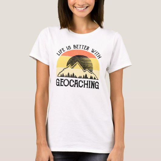 Das Leben ist besser mit Geocaching T-Shirt (Vorderseite)