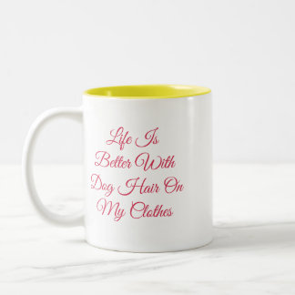 Das Leben ist besser mit Hundehaaren auf meinem Ta Zweifarbige Tasse