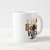 Das Leben ist besser mit Kaffee Jumbo-Tasse (Vorderseite Rechts)