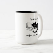 DAS LEBEN IST BESSER MIT KAFFEE UND BÜCHERN ZWEIFARBIGE TASSE (VorderseiteRechts)