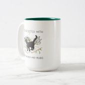 Das Leben ist besser mit Katzen-Büchern und Musik Zweifarbige Tasse (Vorderseite Links)