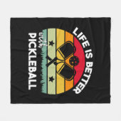 Das Leben ist besser mit Pickleball Fleecedecke (Vorderseite (Horizontal))