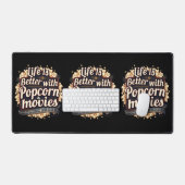 Das Leben ist besser mit Popcorn & Movies Retro-De Schreibtischunterlage (Tastatur & Maus)