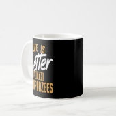 Das Leben ist besser mit Schimpansen Kaffeetasse (Vorderseite Links)