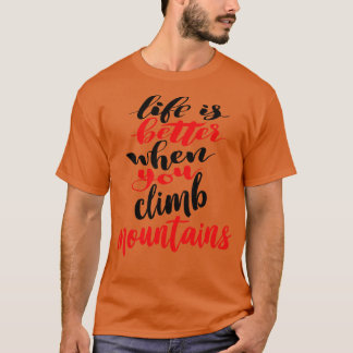 Das Leben ist besser, wenn man Berge hinaufkletter T-Shirt