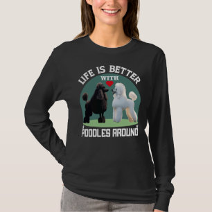 Das Leben ist besser, wenn Poodles um Geschenke he T-Shirt