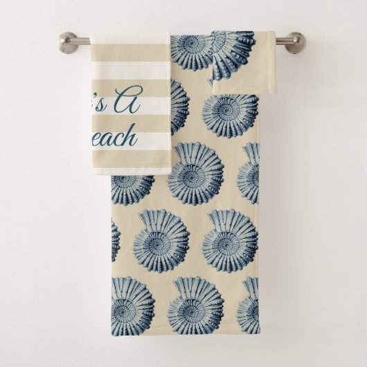 Das Leben ist ein Beach Spiral Blue Seashells Badhandtuch Set (Insitu)