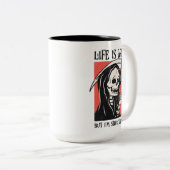 Das Leben ist ein grimmiger, grimmiger Sensenmann Zweifarbige Tasse (VorderseiteRechts)