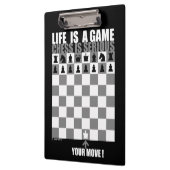 Das Leben ist ein Spiel, Schach ist ernst Klemmbrett (Links)