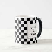 Das Leben ist ein Spieltext am Schwarzen & Weißen  Verwandlungstasse (VorderseiteRechts)