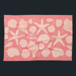 Das Leben ist ein Strand rosa Muscheln in Rosa Geschirrtuch<br><div class="desc">Dekorieren Sie Ihre Küche mit diesem Muscheltuch. Macht ein großartiges Hauswärme- oder Hochzeitsgeschenk! Sie können ihn anpassen und auch Text hinzufügen. Karo in meinem Shop für viel mehr Farben und Muster!</div>