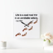 Das Leben ist eine Soul-Reise in einem unzuverläss Quadratische Wanduhr (Zuhause)