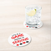 Das Leben ist eine Spielbrücke ist ein ernsthaftes Runder Pappuntersetzer (Vor Ort)