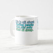 Das Leben ist ganz über das Finden des netten Kaffeetasse (Vorderseite Links)