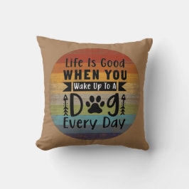 Das Leben ist gut, wenn man einem Hund Wecke Kissen