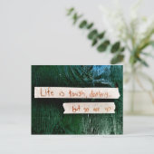 Das Leben ist hart Postkarte (Stehend Vorderseite)