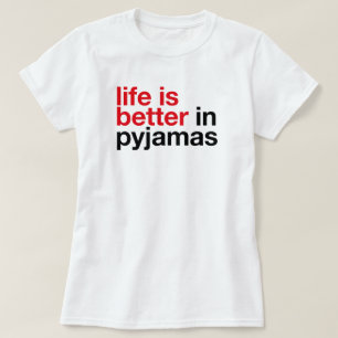 Das Leben ist in Pyjamas besser - Minimal Typograp T-Shirt