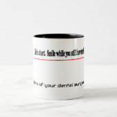 Das Leben ist kurz. Lächeln, solange es noch Zähne Zweifarbige Tasse (Mittel)