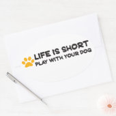 Das Leben ist kurz, mit deinem Hund zu spielen Ovaler Aufkleber (Umschlag)