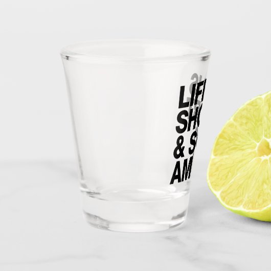 Das Leben ist Kurz und so bin ich - Funny Schnapsglas (Links)