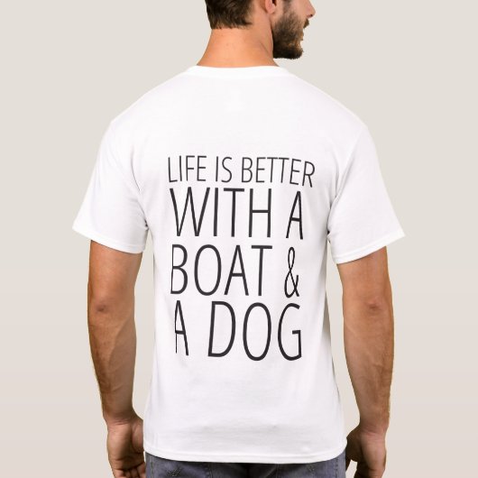 Das Leben ist mit einem Boot u. einem Hund besser T-Shirt (Rückseite)