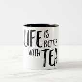 Das Leben ist mit Tee-Entwurf besser Zweifarbige Tasse (Mittel)