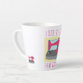 Das Leben ist nur gut nähen! Personalisiert. Milchtasse (Linke Ecke)