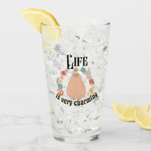Das Leben ist sehr charmant.w Glas