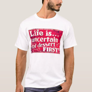 Das Leben ist unsicher - essen Sie Wüste ersten T T-Shirt