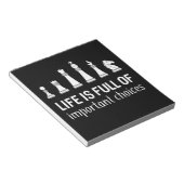 Das Leben ist voller wichtiger Entscheidungen, Sch Notizblock (angewinkelt)