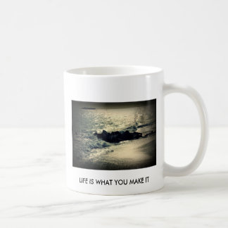 DAS LEBEN IST, WAS SIE ES MACHEN KAFFEETASSE