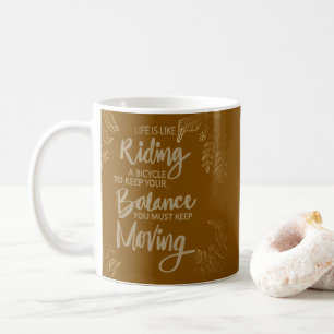 Das Leben ist wie Fahrradfahren. Weiterbewegen Kaffeetasse