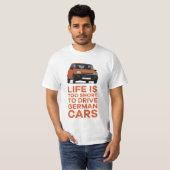Das Leben ist zu kurz, um deutsche Autos zu fahren T-Shirt (Vorne ganz)