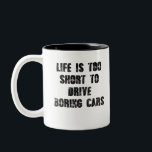 Das Leben ist zu Kurz, um langweilige Autos zu fah Zweifarbige Tasse<br><div class="desc">Das Leben ist zu Kurz,  um langweilige Autos zu fahren ist ein cooles Mens-Design für Themen und Interessen in Männern,  Funny,  Autos. Dieses Design macht ein lustiges neues Geschenk für jeden und jede Gelegenheit.</div>