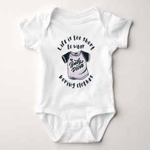 Das Leben ist zu kurz, um langweilige Kleidung zu Baby Strampler