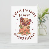 Das Leben ist zu kurz, um langweilige Kleidung zu Einladung (Stehend Vorderseite)