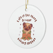 Das Leben ist zu kurz, um langweilige Kleidung zu Keramik Ornament (Links)