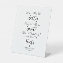 Das Leben kann salzig sein, aber Liebe ist ein süß Sockelschild