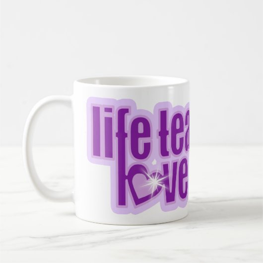 "Das Leben lehrt Liebe enthüllt" lila Slogan-Tasse Kaffeetasse (Links)