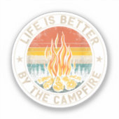 Das Leben wird besser durch das Campfire-Camping Aufkleber (Vorderseite)