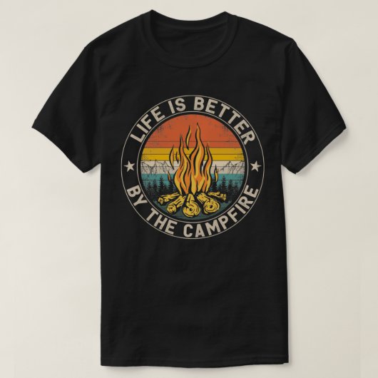 Das Leben wird besser durch das Campfire Camping C T-Shirt (Design vorne)