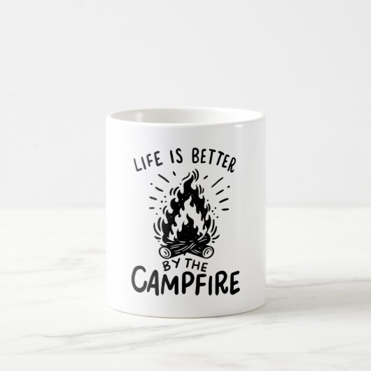 Das Leben wird besser durch das Lagerfeuer Kaffeetasse (Mittel)